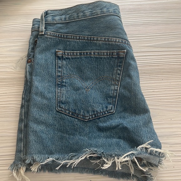 Levi’s 501 Shorts - Size 31 - Picture 2 of 3